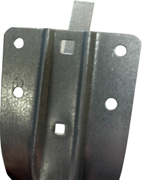 Crochet embouti dos nervuré