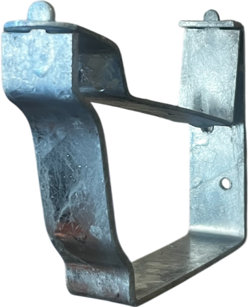 Crochet mouluré renforcé